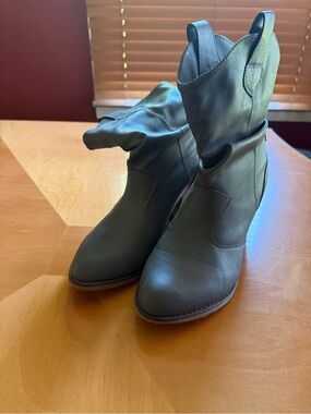 Charles Albert Gray Slouchy Western-Inspired Booties